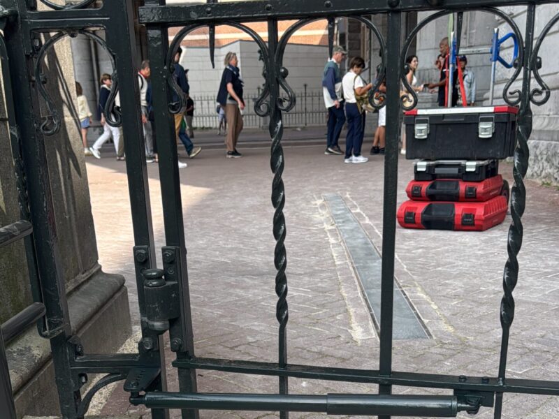 Dranger op tuinhekken museum amsterdam