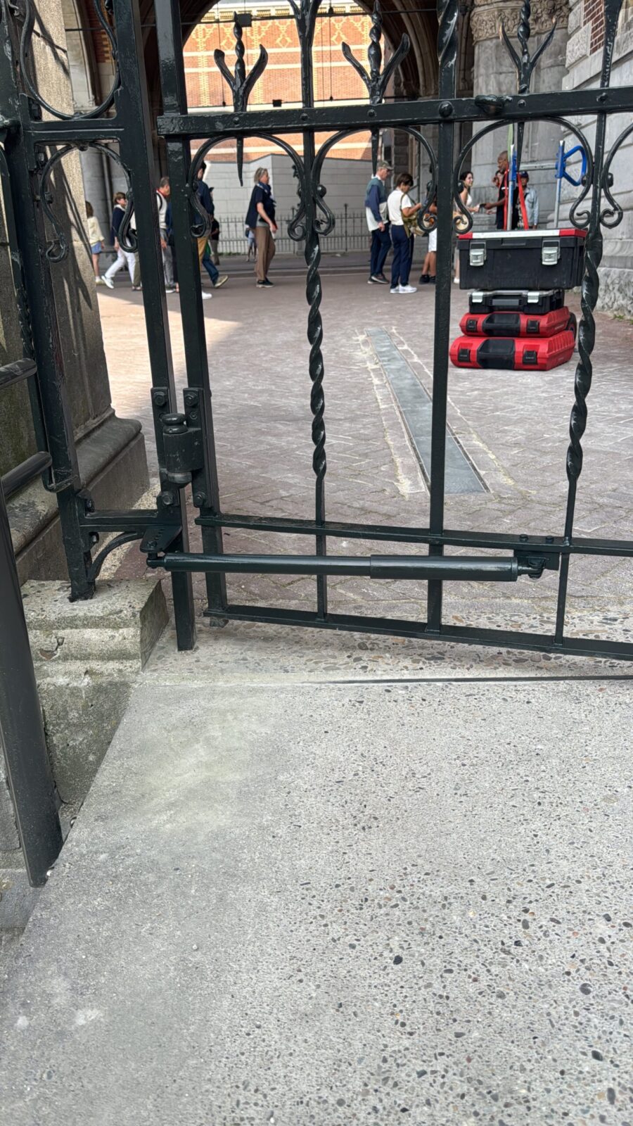 Dranger op tuinhekken museum amsterdam