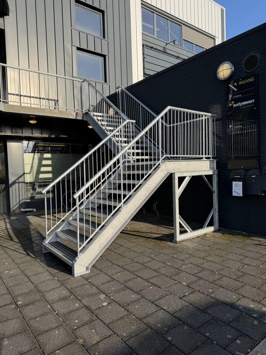 Stalen trap ECC in Beverwijk vervangen door een beloopbare trap